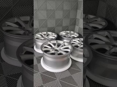 الأطواق الفضية الملمعة المخصصة لشركة بورشه 991996